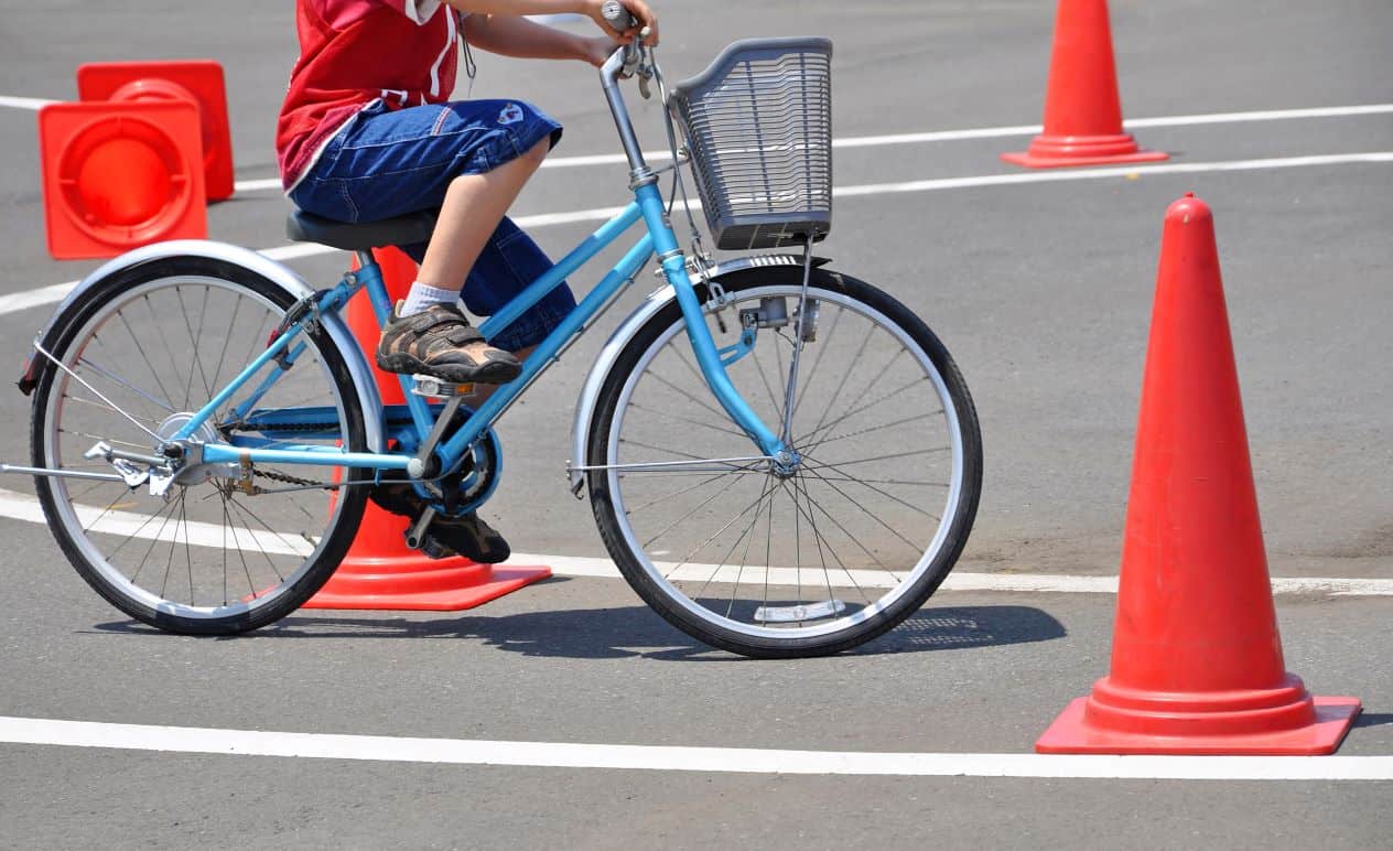 Elèves sensibilisés aux risques de la route via des exercices à vélo